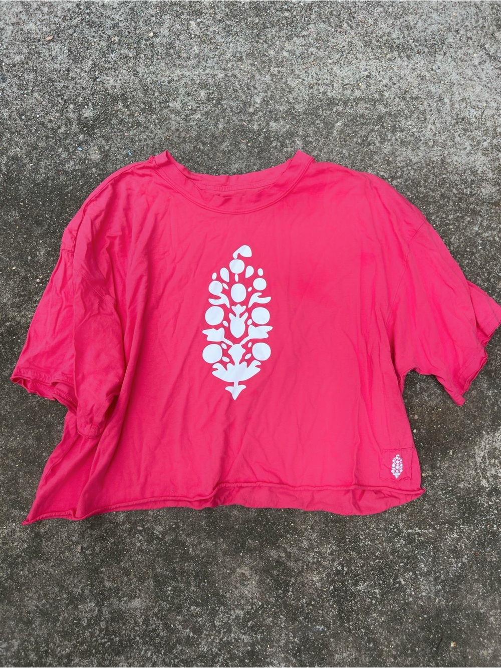 Free People Movement Inspire Logo T-Shirt Hibiscus Pink Cropped Raw Hem Size XL